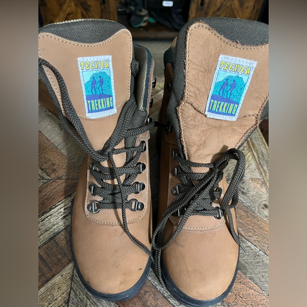 Tecnica Cascade Trekking Boots Brown Mens size 10 .